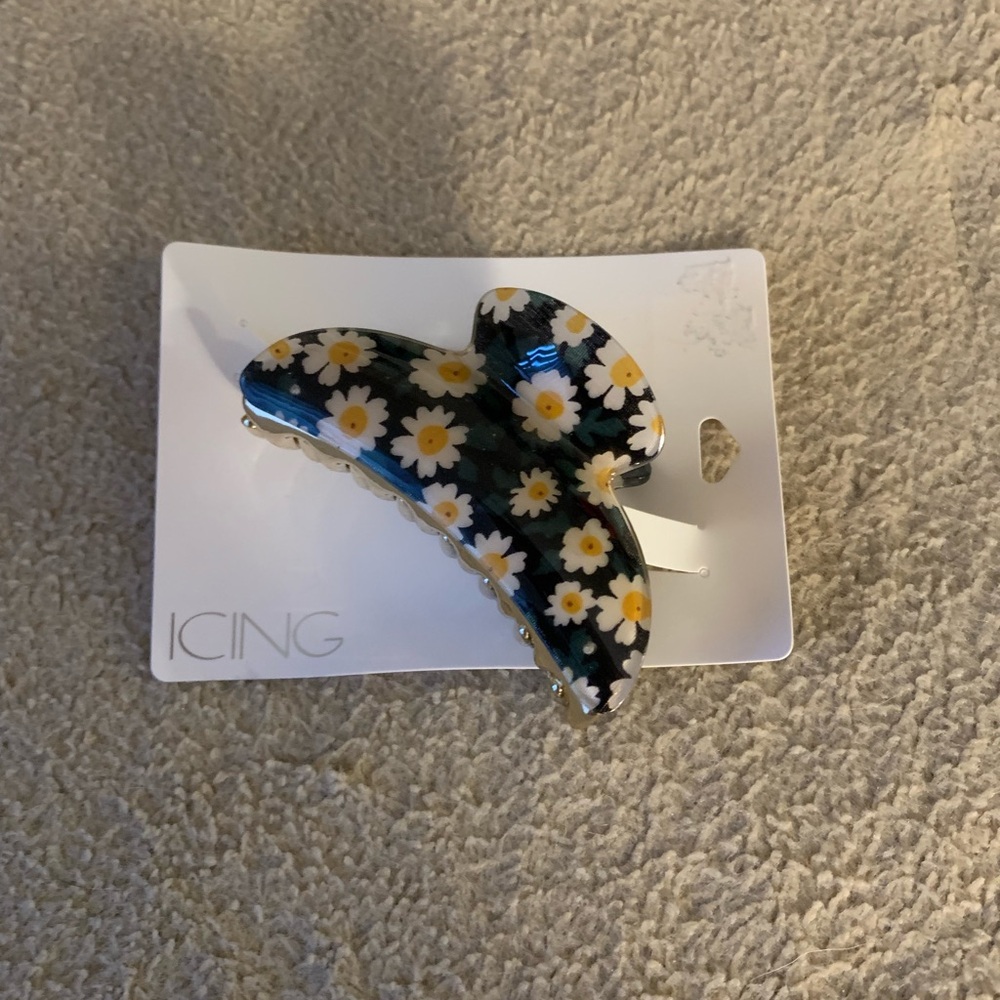 Hair clip.
